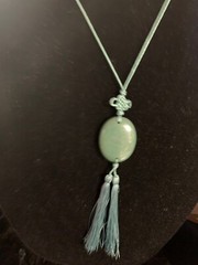 21″ VINTAGE CHINESE EXPORT BEAUTIFUL GREEN AVENTURINE TASSEL PENDANT NECKLACE