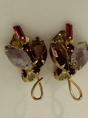 Vintage Juliana D & E Lavender Pink Pressed Glass Flower Clip Earrings