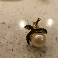 Vintage Clip On Earrings gold tone Metal faux pearl leaf Retro