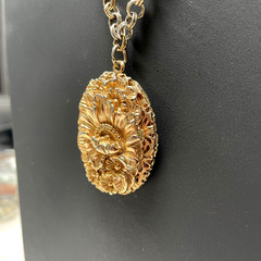 Vintage Napier Flower Locket Pendant w/ Original Photo on Gold Toned Chain 28″