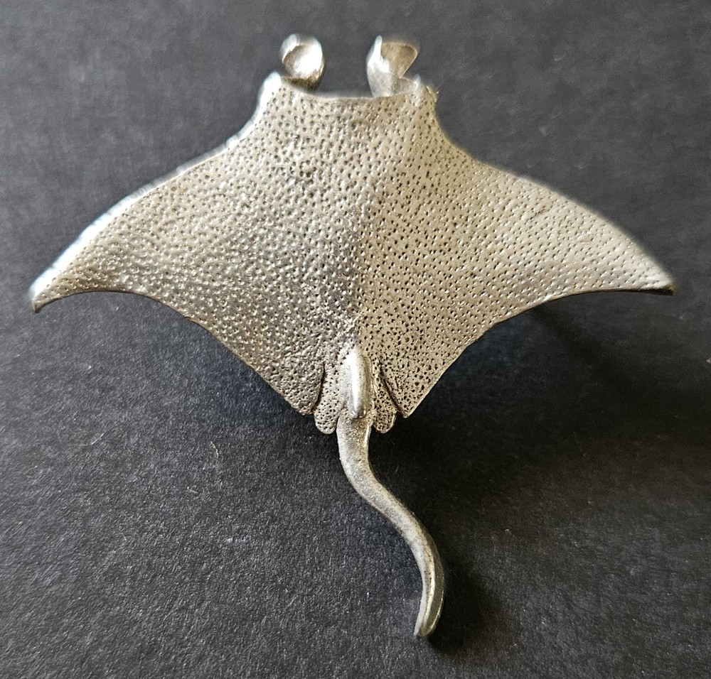 Manta Ray Fine Pewter Pin W/2 Push On Clasp By Jewelry Craftsman George Harris