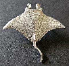 Manta Ray Fine Pewter Pin W/2 Push On Clasp By Jewelry Craftsman George Harris