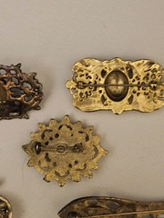 5 Brooches Vintage One Signed AAi