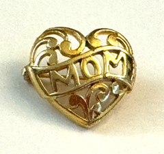 Vintage Gold Tone Openwork MOM Heart Brooch Pin Estate Mother’s Day Gift