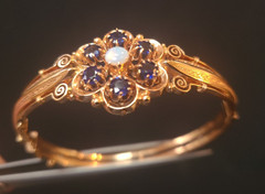 Stunning Vintage 14 KT Solid Yellow Gold Bracelet with White Opal and Sapphires