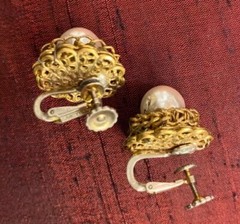 MIRIAM HASKELL Signed Vintage Golden Chains Adj Screwback Baroque Pearl Earrings