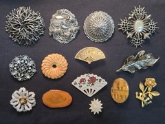 Lot of 14 Vintage Brooches Including Silvertone, Fans, Florals….unbranded