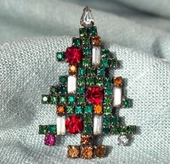Vintage WEISS 5 Candles Christmas Tree Rhinestoned Brooch Pin Ideal BOOK PIECE
