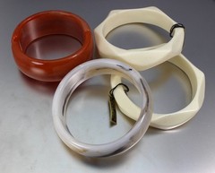 VINTAGE LOT OF 4 BANGLE BRACELETS