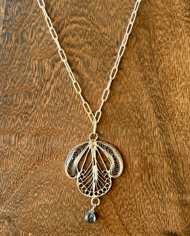Vintage-Style Silver Filigree Tulip & Aquamarine Necklace – 18″ Length