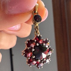 ANTIQUE VICTORIAN GORGEOUS RICH RED GARNET PENDANT GOLD FILLED FLOWER SHAPE UNIQ