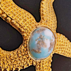 Vintage Starfish Brooch Pin Gold Tone Faux Turquoise Cabochon Textured 1.5 in