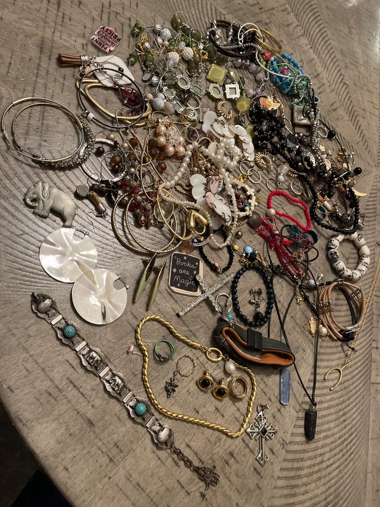 Vintage jewelry lot eclectic mix silver tone gold tone & more 051026@