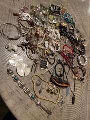 Vintage jewelry lot eclectic mix silver tone gold tone & more 051026@