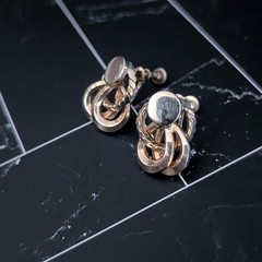 Vintage Screw On Earrings – Gold Tone Interlocking Rings 0.75″