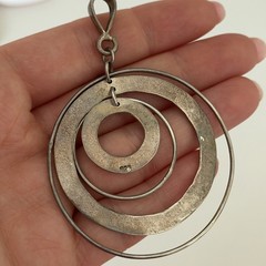 Vintage 925 Sterling Silver Modernist Big Hammered Interlocking Circle Pendant