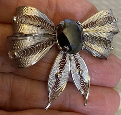 Vintage Sorrento Sterling Silver Filigree Ribbon Bow Brooch Hematite Gemstone