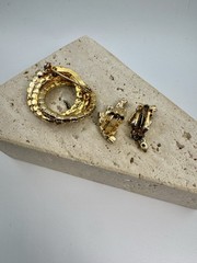 VTG Gold-Tone OMBRÉ Rhinestone Swirl Brooch and Clip-On Earrings Set.
