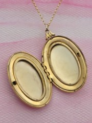 Large LOCKET Antique Vintage Gold GF Necklace Pendant Chain Filled Photos Deco