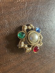 Six Beautiful Vintage Brooches to Accentuate Any Wear.