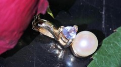 14k yellow gold pendant 6.7mm Akoya cultured pearl 0.24ct tanzanite 1.75g