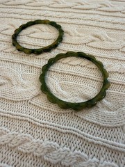 Vintage Set of 2 Green Daisy Bakelite Bangles Scalloped Green Lemon Lime