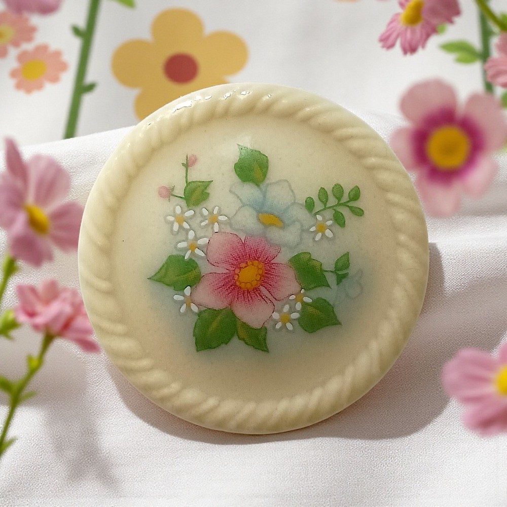 Avon Spring Bouquet Floral Brooch Pin Ceramic Flower Cottage Garden Porcelain