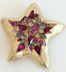 Gorgeous Rare Vintage Coro Inset Pink Rhinestone Textured Star Brooch Pin