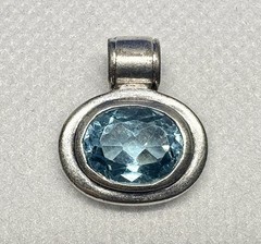 K46 Vintage 4 Ct. Blue Topaz 925 Silver Pendant Art Nouveau Thailand Maker SU