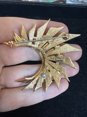 VINTAGE JOMAZ SIGNED GREEN BLUE ENAMEL GOLD TONE RHINESTONE PIN BROOCH 2.25”