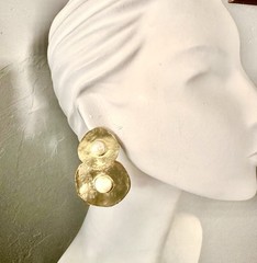 Vintage 1980’s Bold Gold And Faux Pearl Disk Clip Earrings Les Bernard Style