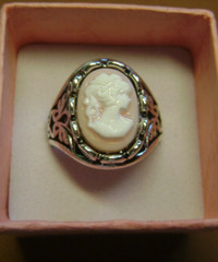 NIB- VINTAGE STYLE PINK RESIN VICTORIAN LADY SIZE 8.5 SILVER TONE RING