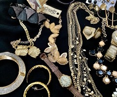 All Wearable Fashionable Very Good Jewelry Lot