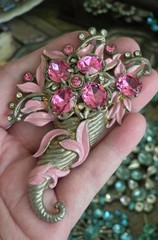 Lovely Vintage Pot Metal 1930s Cornucopia Pink Glass Brooch