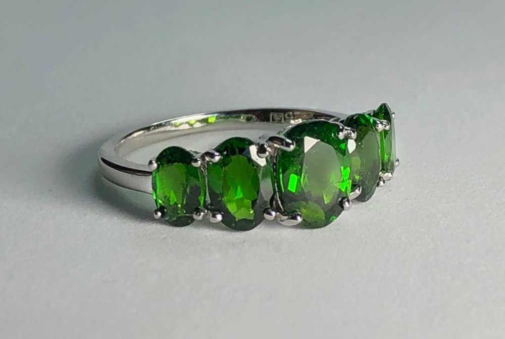 Estate Fine 5cts AFRICAN TSAVORITE / GREEN GARNET Sterling 5 Stone Band Ring