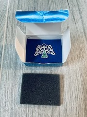 2008 Avon Heavenly Angel Birthstone Tac Pin for May Birthday Emerald Green New