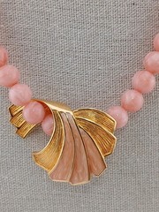 AVON 1990 DRAPED ELEGANCE NECKLACE EARRINGS SET gold-tone peach enamel & lucite