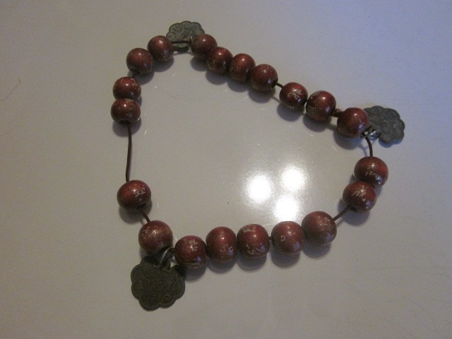 Vintage WOOD BEADS & 3 METAL FENG SHUI PROTECTION CHARMS PRAYER Bracelet