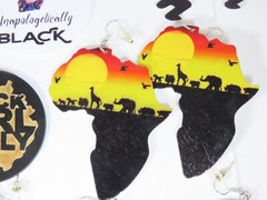 Vintage Earrings Lot Folk Art Africa Black Woman Queen Multicolor D2063