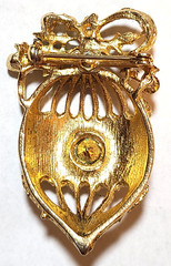 VINTAGE STUNNING GOLD TONE ENAMEL CHRISTMAS ORNAMENT PIN BROOCH