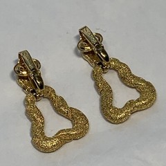 VTG Signed TRIFARI Gold Tone DOORKNOCKER EARRINGS Clip Hinged Texture Triangle