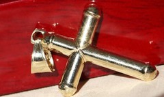 10k yellow gold pendant 0.01c white topaz 1.30″ diamond cut 2-sided cross 1.03gr