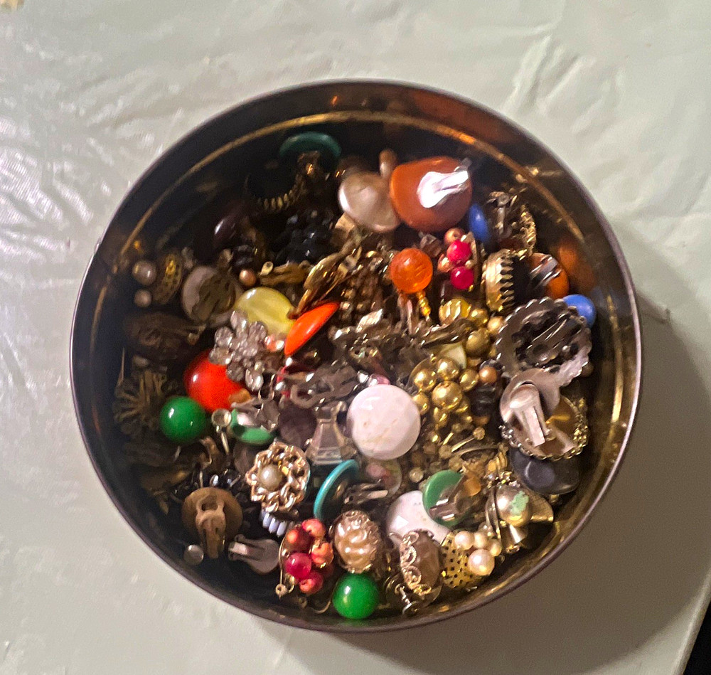 Women’s vintage shirt pins and earrings great condition from 1960s to 1930s ￼