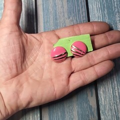 Vtg Unmarked Gold Tone Round Studded Earrings Pink Enamel W/Gold Stripes Costume