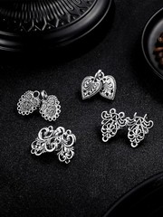 Elegant Vintage Sweater Clip Set – 4 Retro Shawl Collar Fasteners in Zinc Alloy