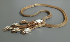 Vintage MCM Mesh Necklace – Gold Tone White – Sculptural – Mid Century