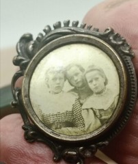 Antique 3 Sisters Photo Portrait Momento Mori Mourning Art Nouveau Brass Brooch