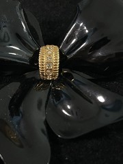 VTG Shiny Black Ribbon/Bow Pin Brooch Lightweight Metal Gold Rhinestone Center