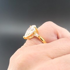 Vtg Sz 6 Ring Lg Teardrop Pear 2 Baguette Cubic Zirconia 18KGE Fashion Jewelry