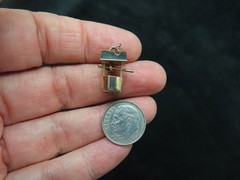 Vintage 1960’s Gold Plated Wishing Well Charm That Moves